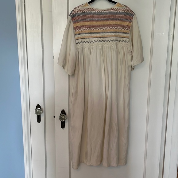 Adorable dress with liner. Comfortable, easy to wear. - Picture 5 of 11